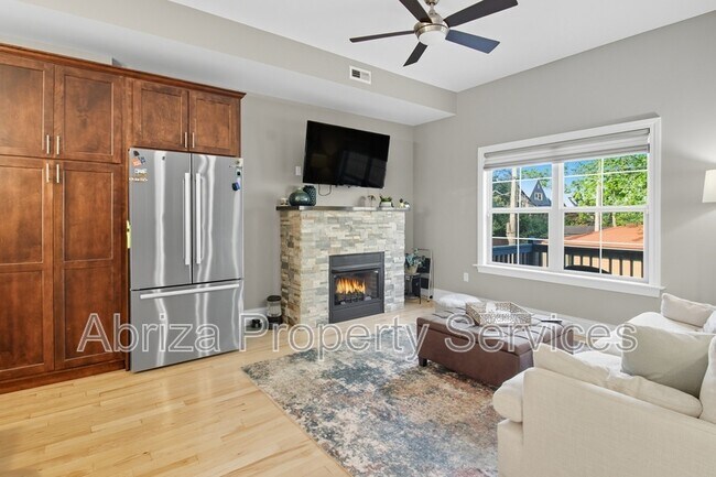 Foto del edificio - 3612 Flad Ave