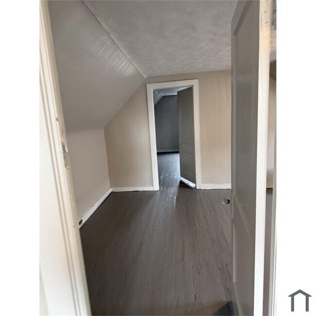 Foto del edificio - 11903 Fairport Ave