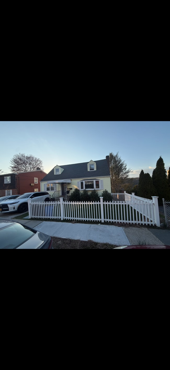 Building Photo - 77 Bennett Ave