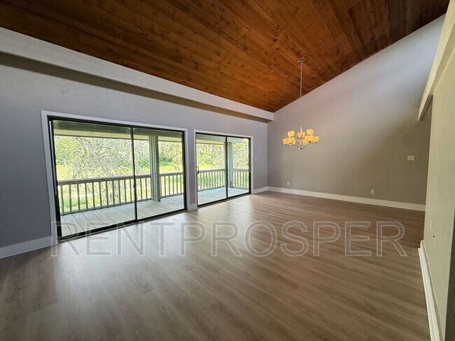 Foto del edificio - 5006 Sherwood Ln