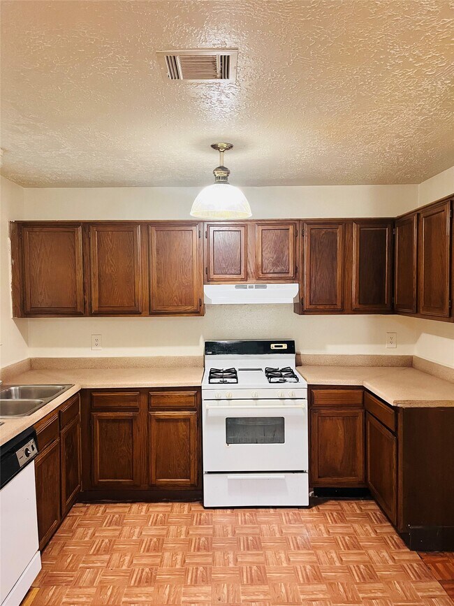 Foto del edificio - 16633 Gold Ridge Ln