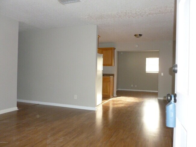 Foto del edificio - 120 Saturn Ln E