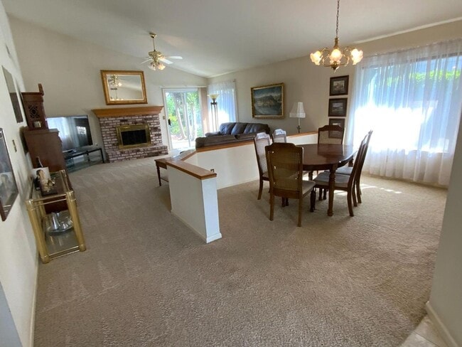 Foto del edificio - 3-bedroom, 2-bath home in the desirable Northwest Yuba City