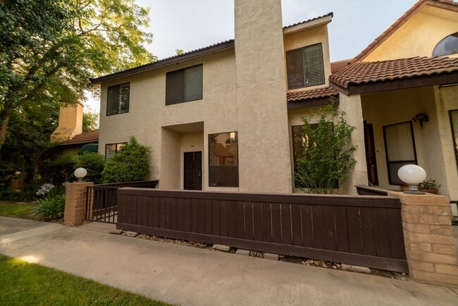 Building Photo - **$1,000 Off Second Month’s Rent!** Modern...