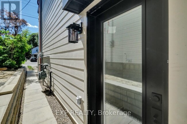 Building Photo - 533 Broadhead Ave