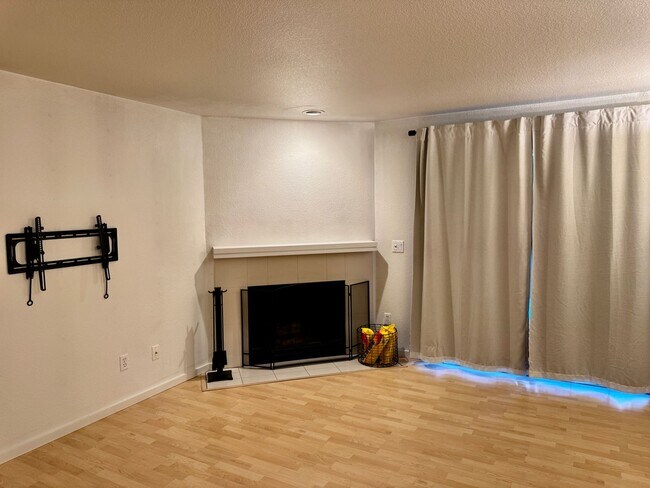 Photo - 210 9th St Unit E103 Apartment
