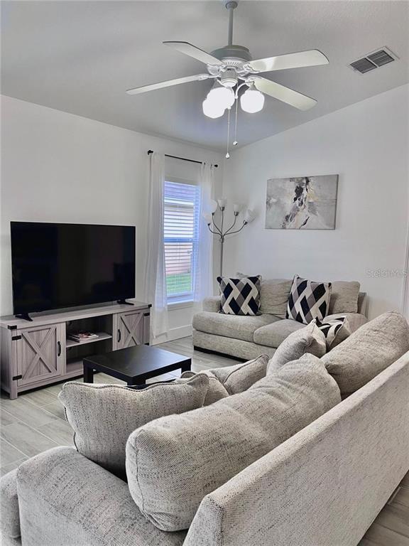 Foto del edificio - 701 Sandy Ridge Dr