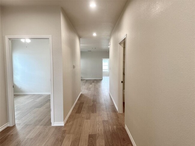 Building Photo - 506 War Admiral Dr