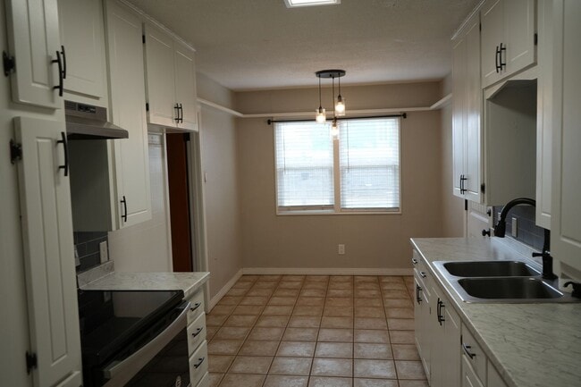 Building Photo - 3813 33rd St