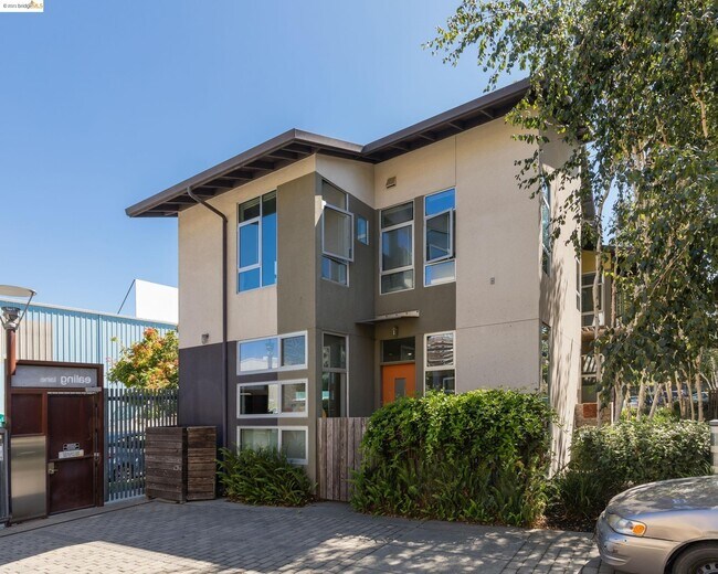 Exterior - 18 Ealing Ln