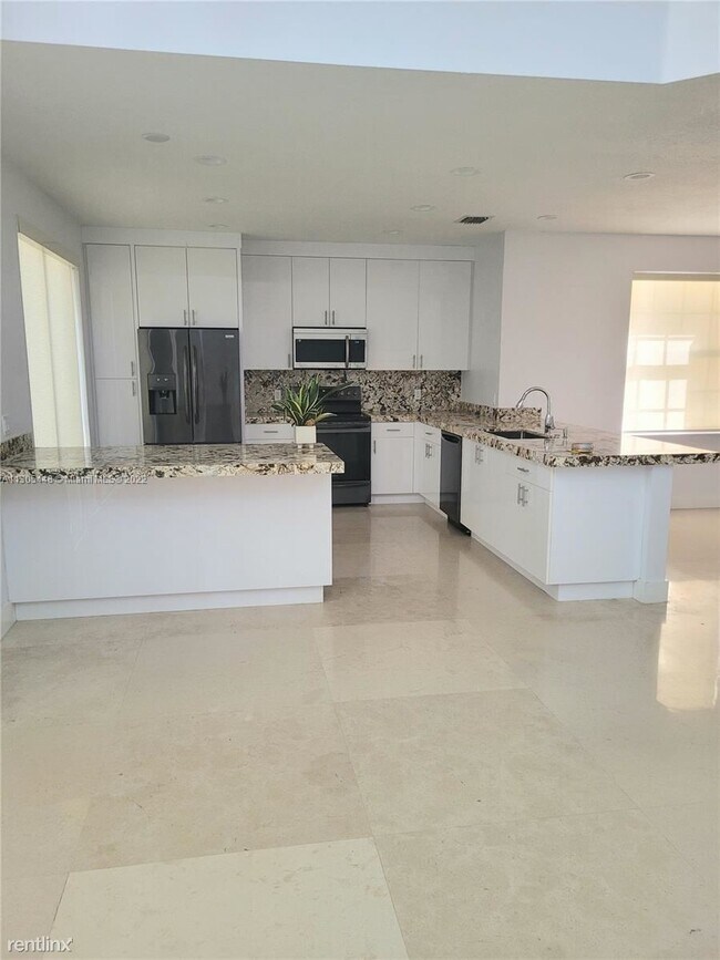 Foto del edificio - 5 br, 3.5 bath House - 15039 SW 51st St