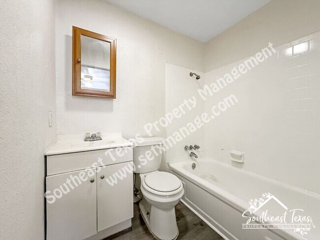 Foto del edificio - 615 Adams St