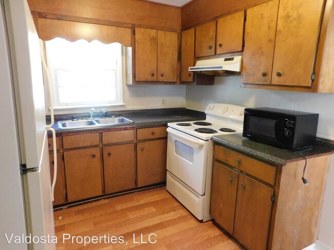 Building Photo - 4 br, 2 bath House - 1404 Lake Park Road