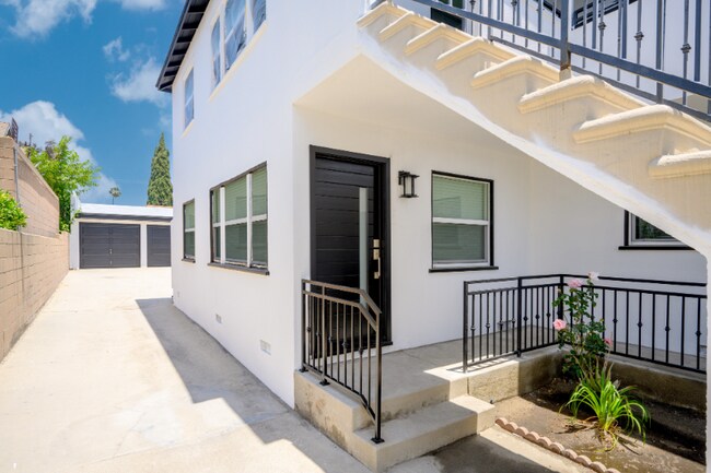 Foto del edificio - 623 E Chevy Chase Dr