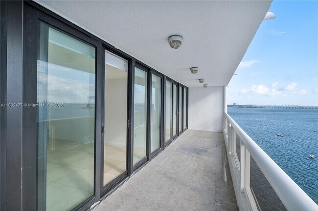 Foto del edificio - 1717 N Bayshore Dr