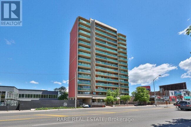 Photo du bâtiment - 5949 Yonge St