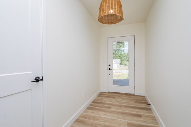 Building Photo - Newly Remodeled Picturesque Home in North ...