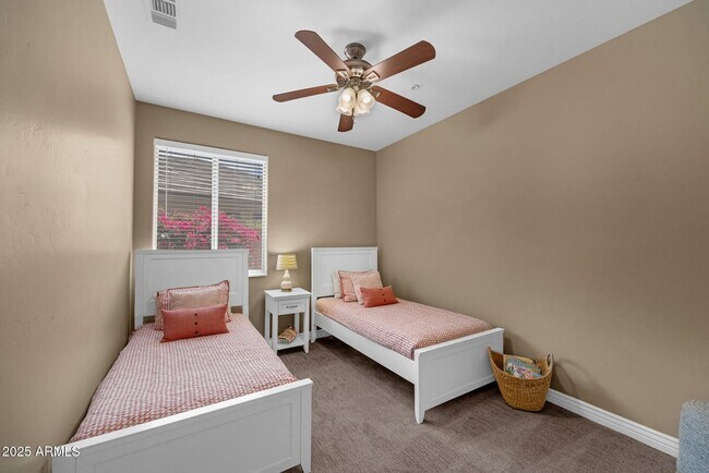 Foto del edificio - 4 BEDROOM 2 BATH SINGLE LEVEL FAMILY HOME IN MCDOWELL MOUNTAIL RANCH SCOTTSDALE, AZ