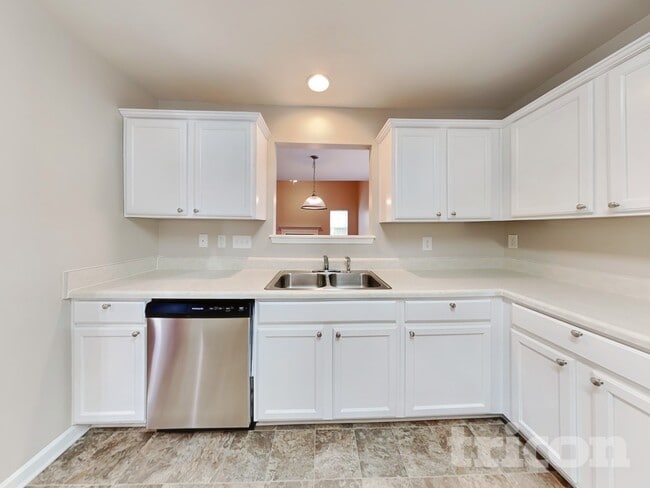 Building Photo - 7432 Hidden Creek Dr