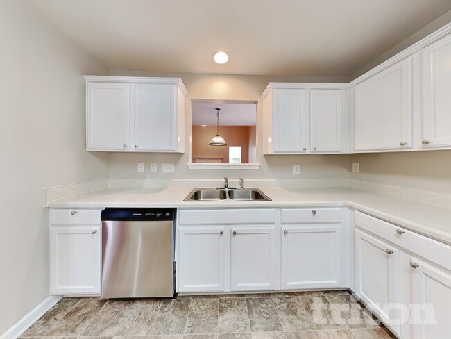 Foto del edificio - 7432 Hidden Creek Dr