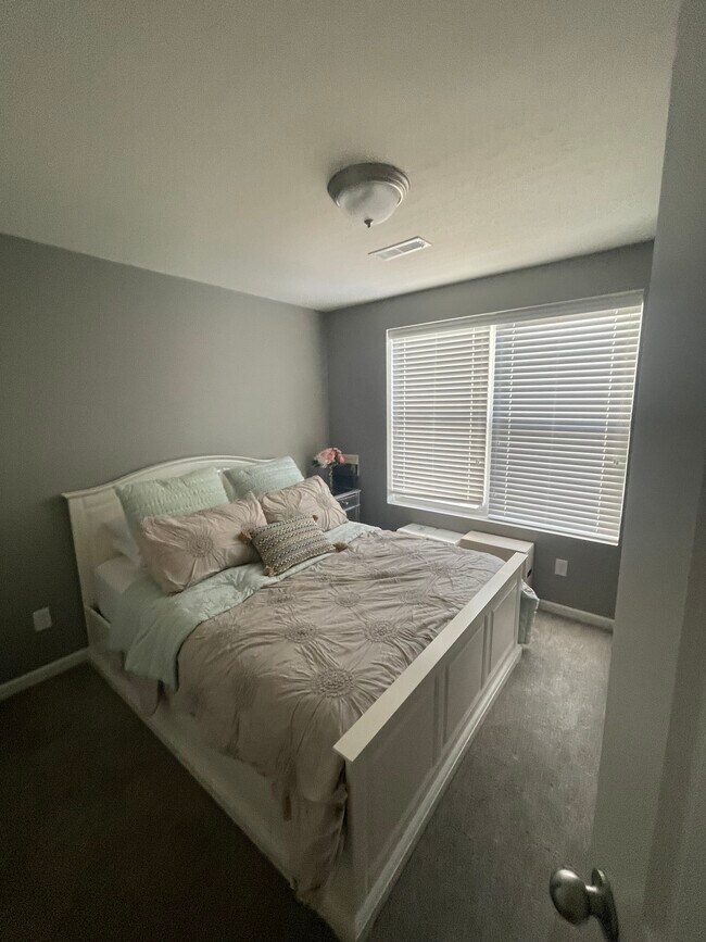 2nd Bedroom/ Office - 682 Satori Way