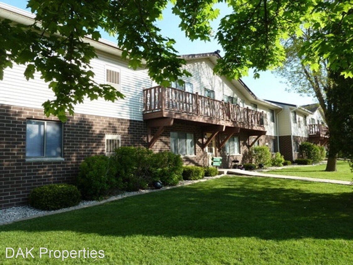 Primary Photo - N111W15655-W15655 Vienna Ct