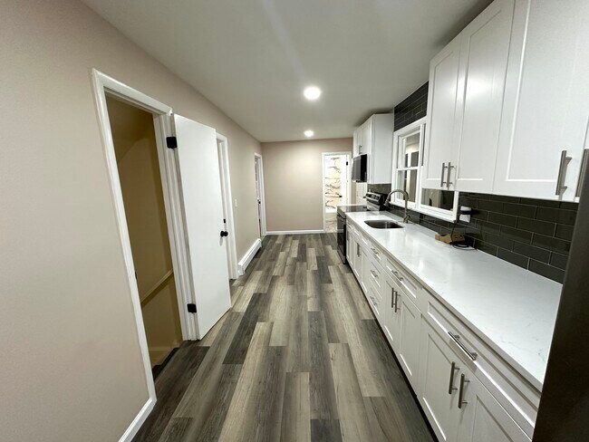 Building Photo - 23 Allview Ave