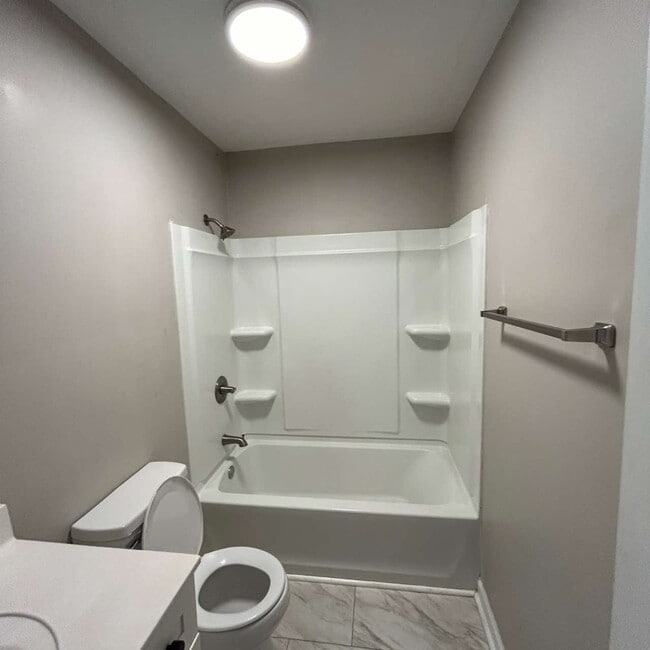 Building Photo - 3430 Leland Cir