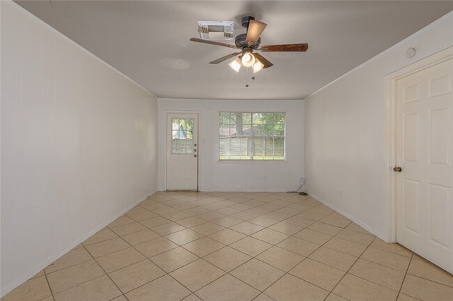 Building Photo - 23015 Bayleaf Dr