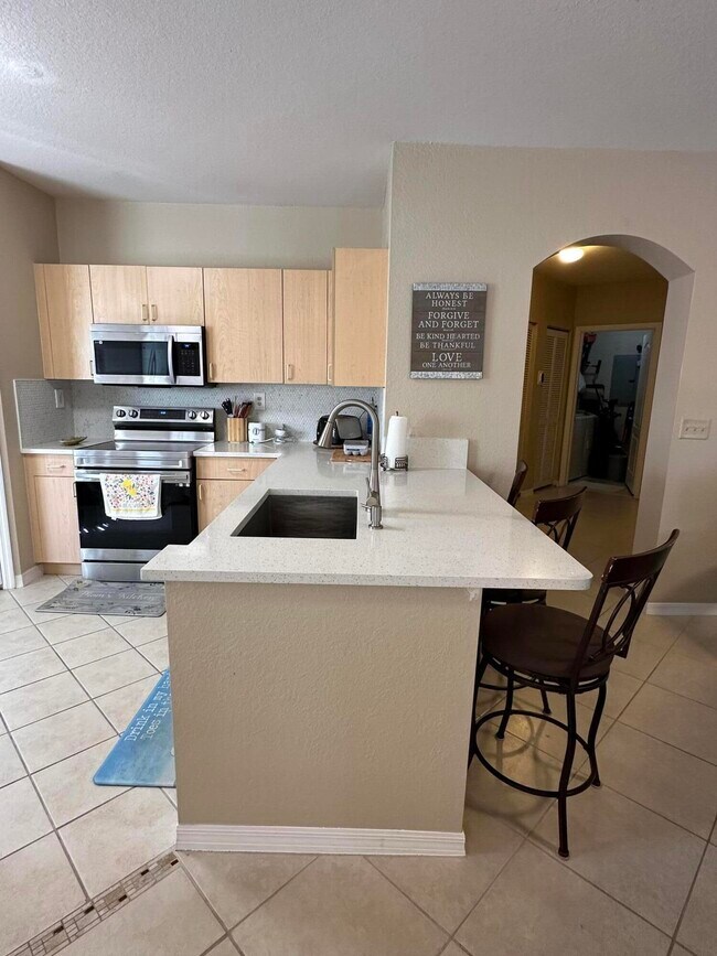 Building Photo - 112 SW Peacock Blvd