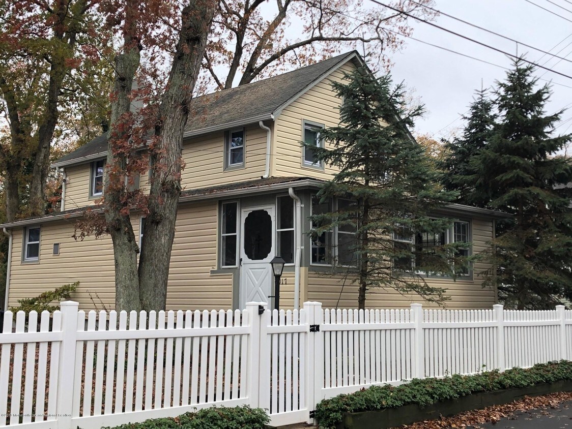 Primary Photo - 1017 2nd Ave