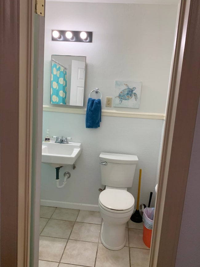 Building Photo - 2021 S Harris Ave