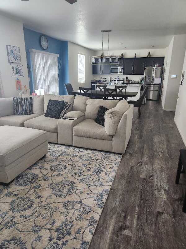 Foto del edificio - 3207 Meadow Gate Dr