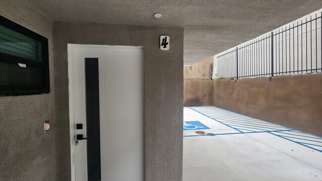 Foto del edificio - 230 N Westlake Ave