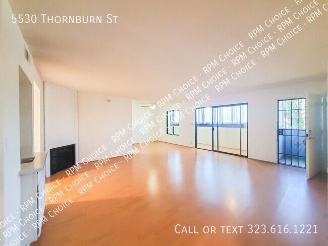 Building Photo - Large 2bd/2ba Condo with Bonus Large Enclo...