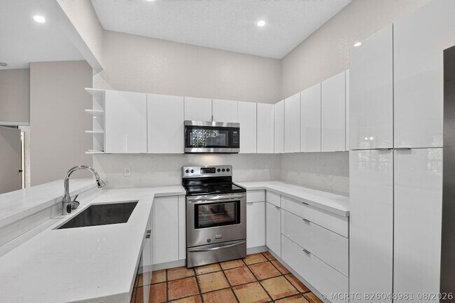 Building Photo - 5451 Verona Dr