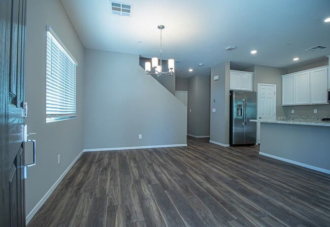 Foto del edificio - 3BR/ 2.5BA TOWNHOUSE IN North Las Vegas Av...