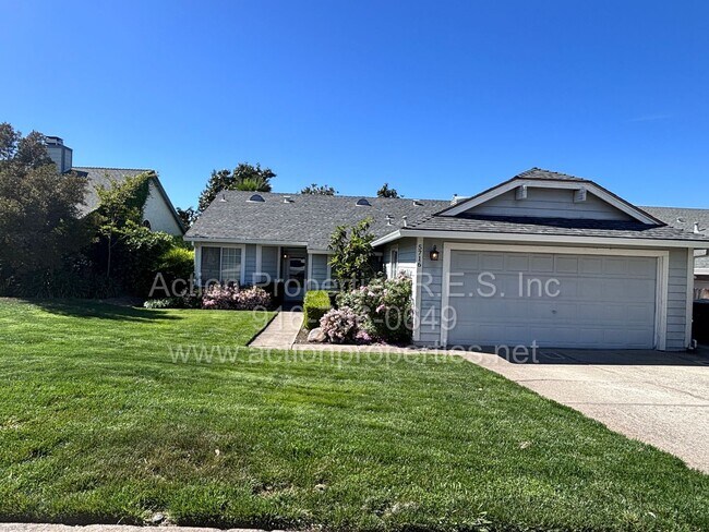 Foto del edificio - Charming 3 Bed, 2 Bath House - Close to Shopping, Schools, and Parks - New Paint - Updated Flooring!