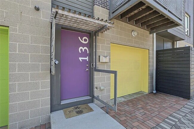 Building Photo - "Chic Canal Boat Ct Retreat: Spacious 1-Bedroom with Two Baths & Modern Amenities!"