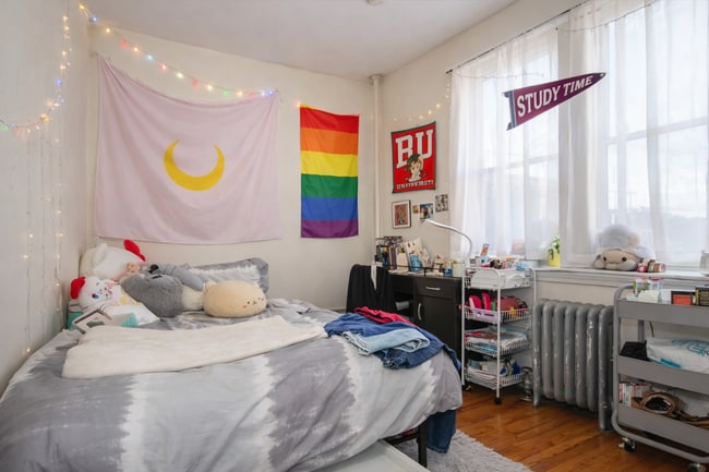 Building Photo - 324 St Paul St