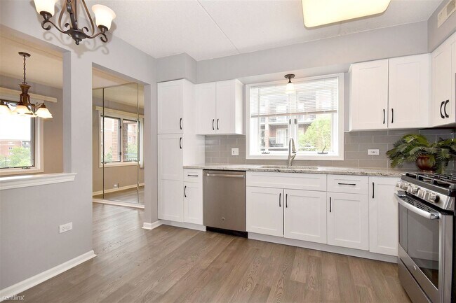 Building Photo - 3 br, 2 bath Condo - 6461 W Warner Ave Apt...