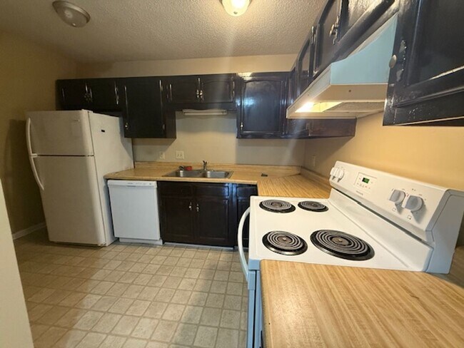 Building Photo - Two bedroom, 1 bath apartment in Haw River