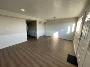 Building Photo - 1378 W Gentile St