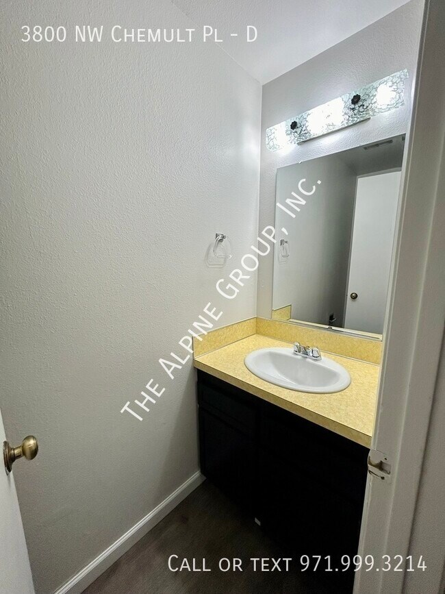Foto del edificio - End Unit in Rockcreek!