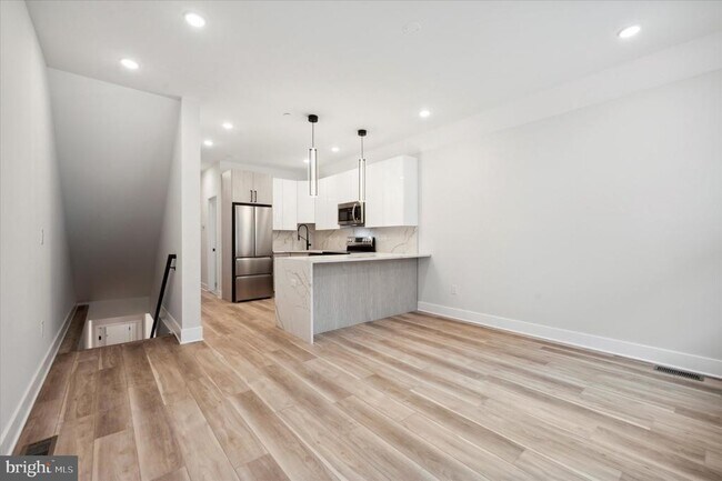 Building Photo - 614 N Pallas St
