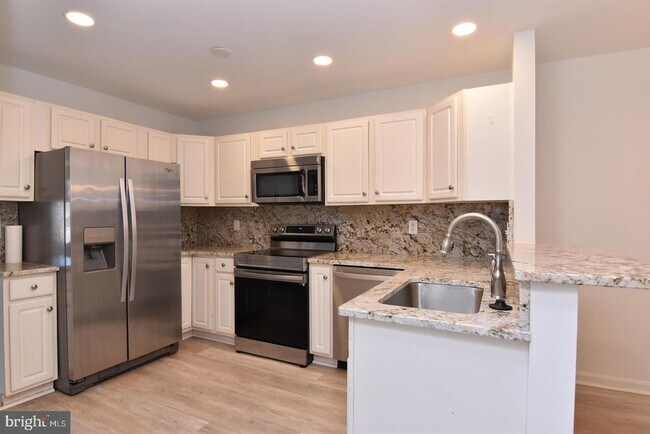 Foto del edificio - 117 Lakeside Dr