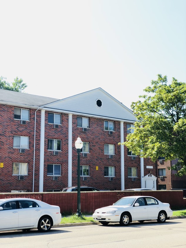 Primary Photo - 111 S Bassett St