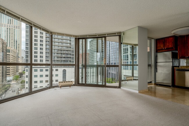 Building Photo - 33 W Delaware Pl