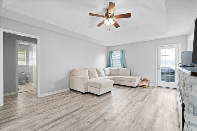 Building Photo - 919 Desota Ln