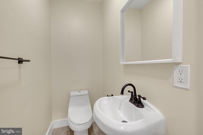 Building Photo - 438 Mercy St